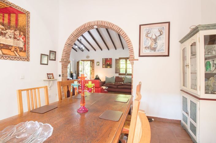 Image No.10-3 Bed Property for sale