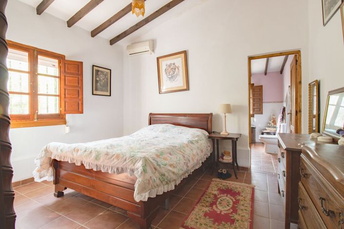 Image No.14-3 Bed Property for sale