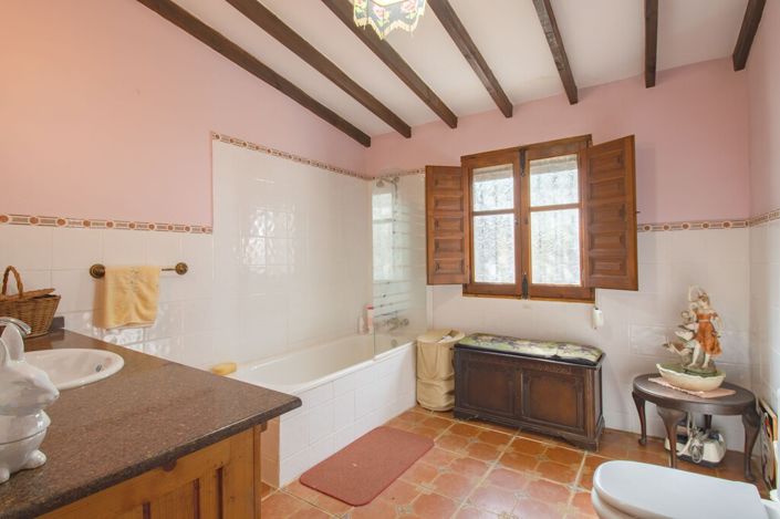 Image No.16-3 Bed Property for sale