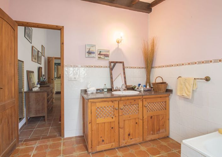 Image No.17-3 Bed Property for sale