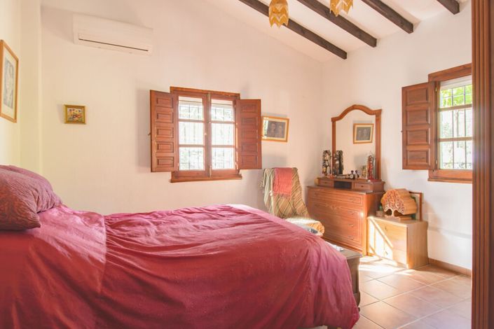 Image No.18-3 Bed Property for sale