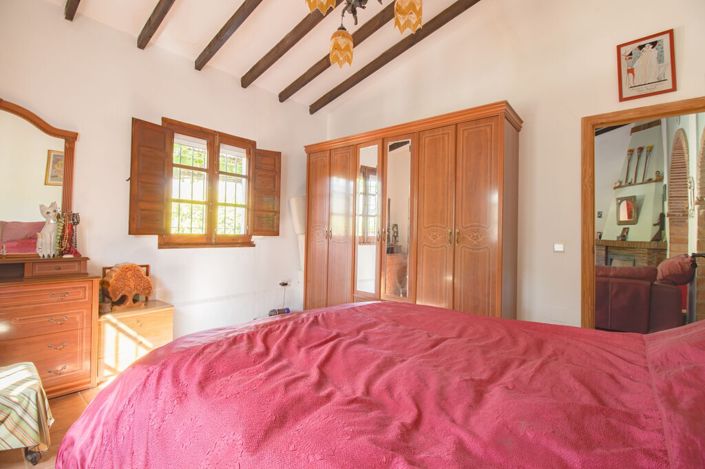 Image No.19-3 Bed Property for sale