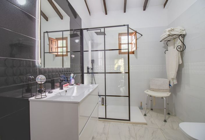 Image No.20-3 Bed Property for sale