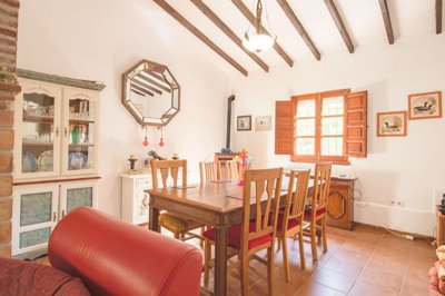 Riogordo-Countyhome-Pool-Jacuzzi-Garden-Holiday-Guesthouse3
