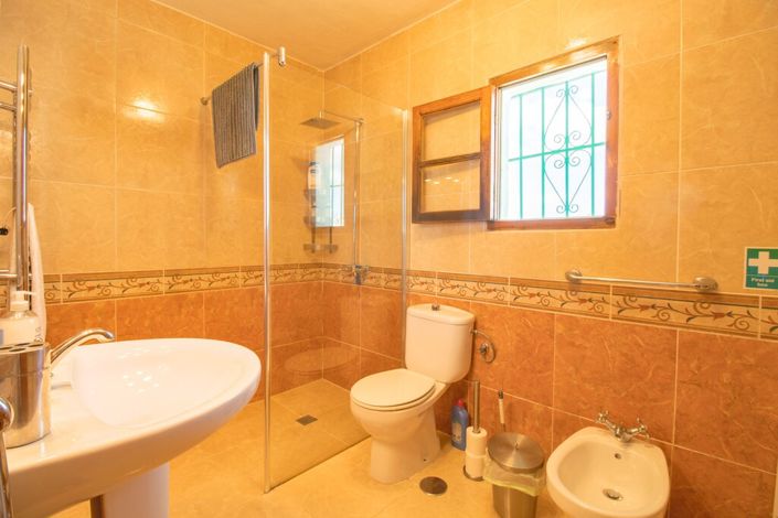 Image No.14-3 Bed Property for sale
