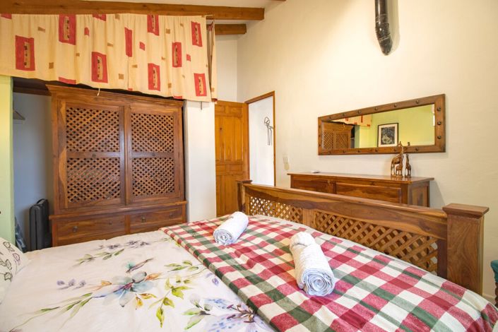 Image No.19-3 Bed Property for sale
