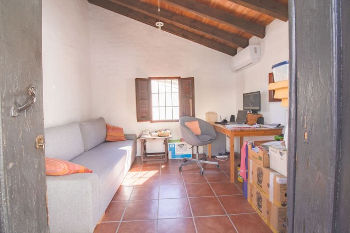 Image No.19-4 Bed Townhouse for sale
