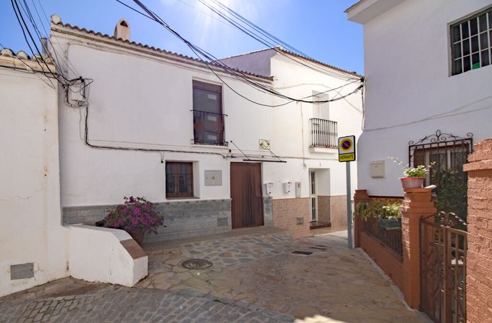 Image No.2-3 Bed Townhouse for sale
