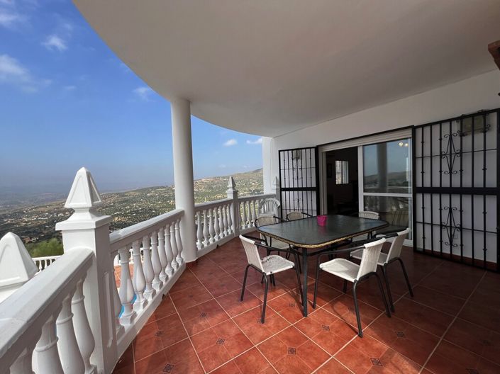 Image No.10-4 Bed Property for sale