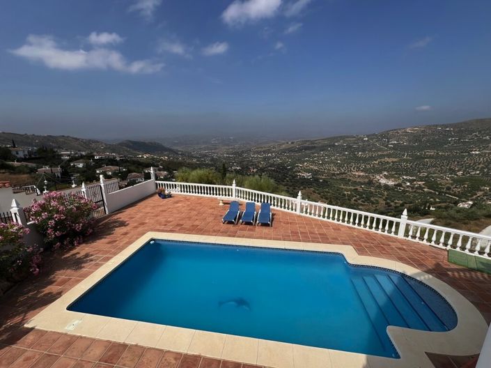 Image No.2-4 Bed Property for sale