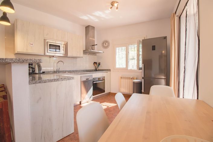 Image No.14-2 Bed Property for sale