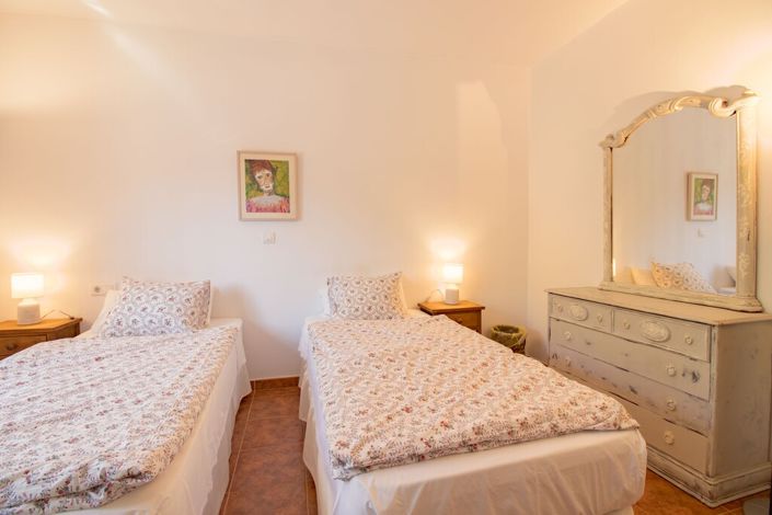 Image No.17-2 Bed Property for sale