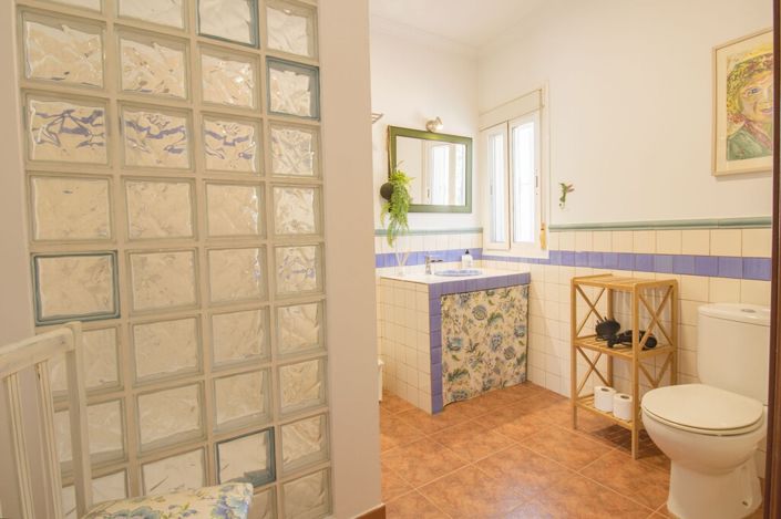 Image No.20-2 Bed Property for sale