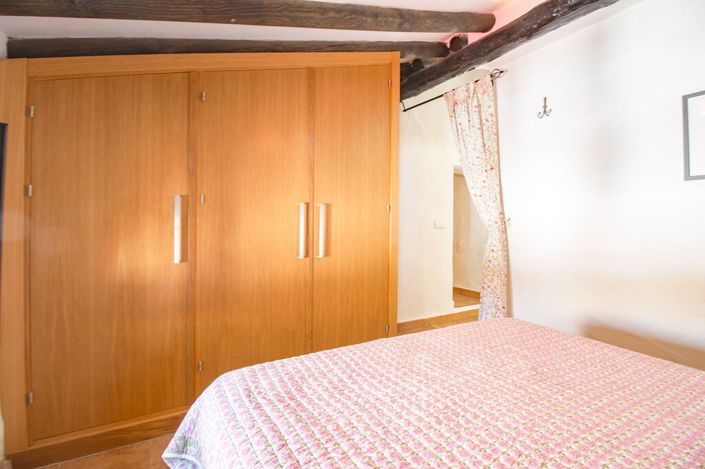 Image No.17-2 Bed Townhouse for sale