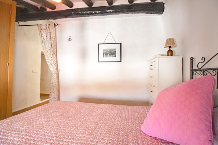 Image No.18-2 Bed Townhouse for sale