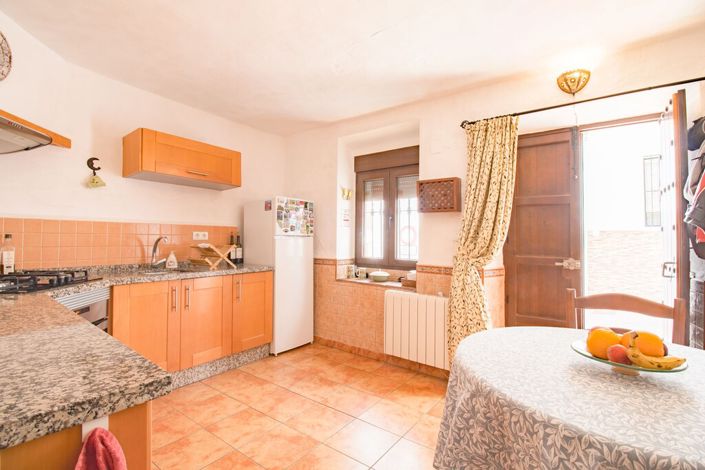 Image No.3-2 Bed Townhouse for sale