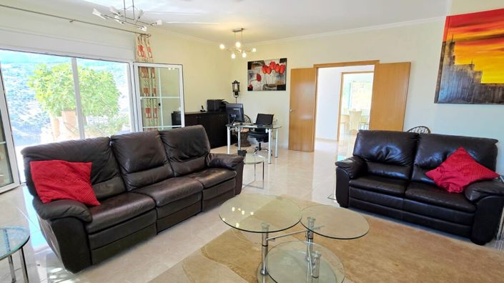 Image No.11-5 Bed Property for sale