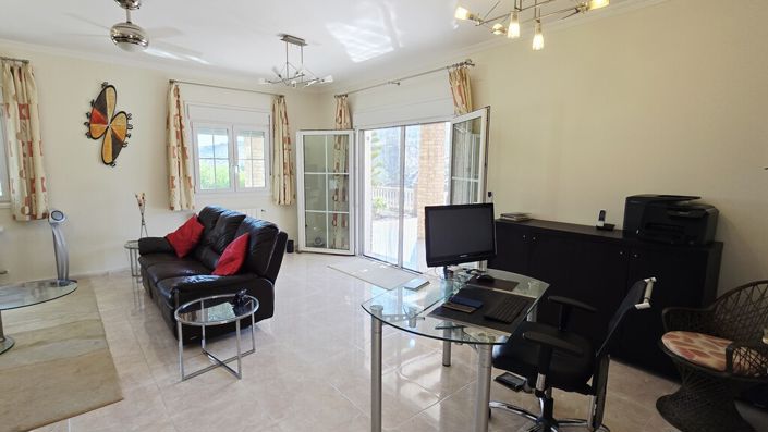 Image No.12-5 Bed Property for sale