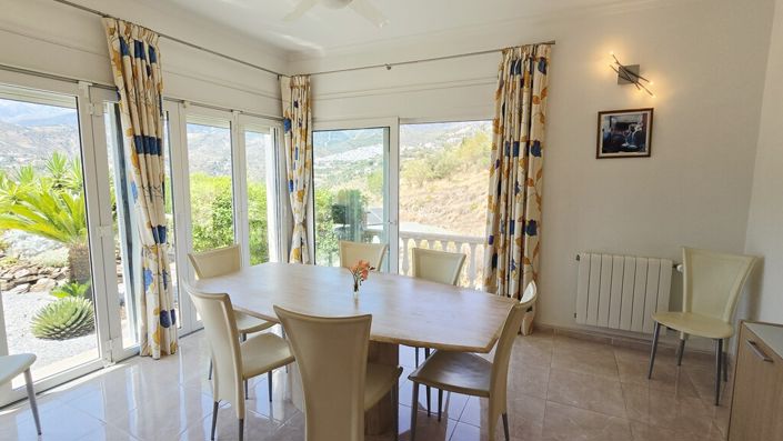 Image No.13-5 Bed Property for sale