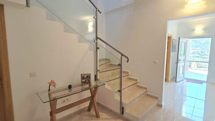 Image No.16-5 Bed Property for sale