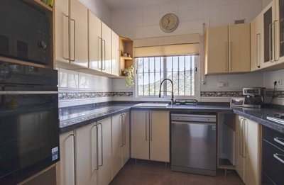 villa-for-sale-mondron-periana-3-bed-large-pool-5