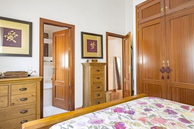 villa-for-sale-mondron-periana-3-bed-large-pool-9