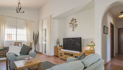 villa-for-sale-mondron-periana-3-bed-large-pool-2