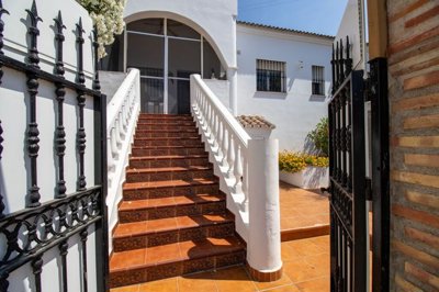 villa-for-sale-mondron-periana-3-bed-large-pool-28