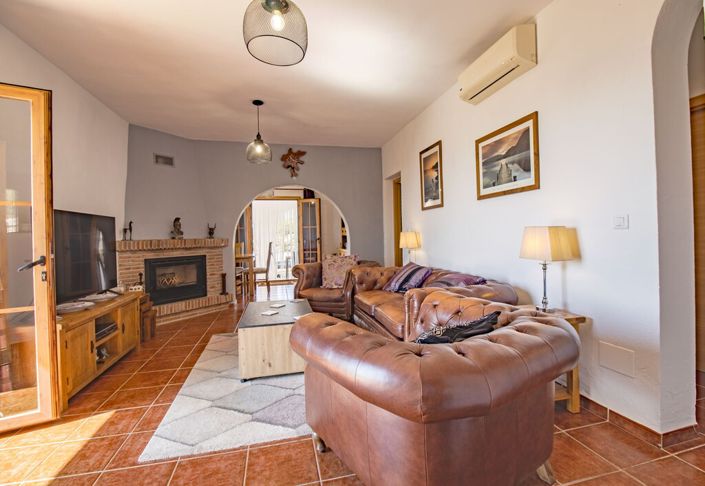 Image No.10-3 Bed Property for sale