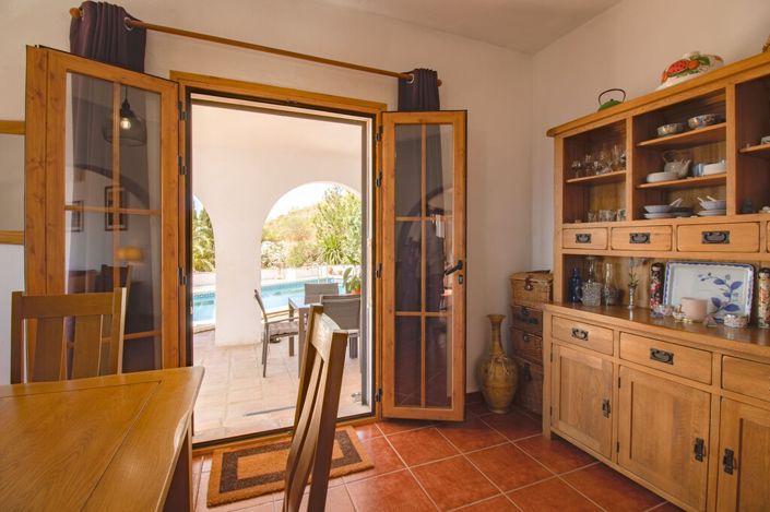Image No.12-3 Bed Property for sale