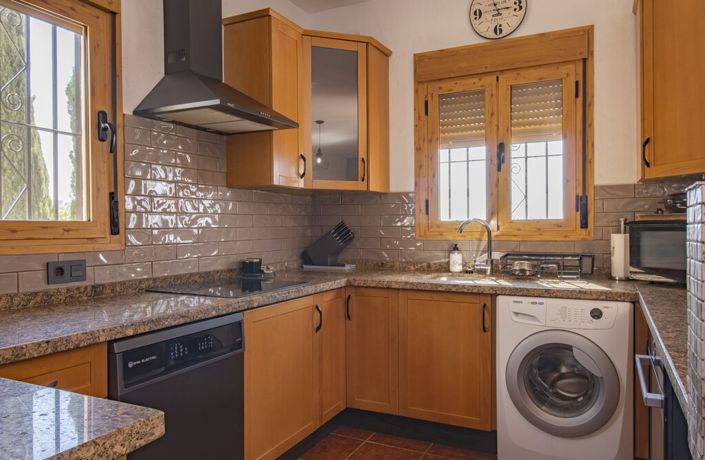 Image No.8-3 Bed Property for sale