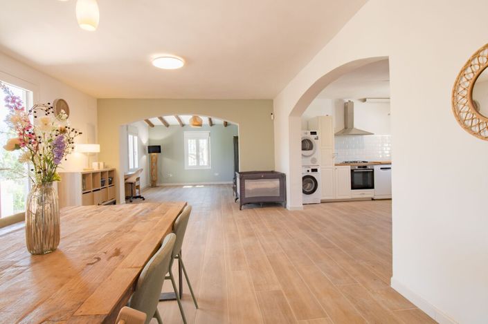 Image No.14-5 Bed Property for sale