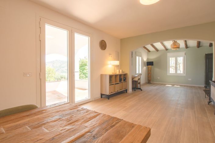 Image No.15-5 Bed Property for sale