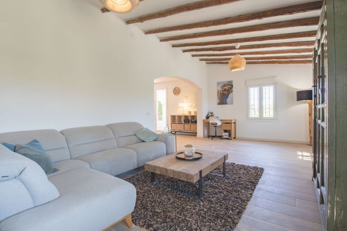 Image No.19-5 Bed Property for sale
