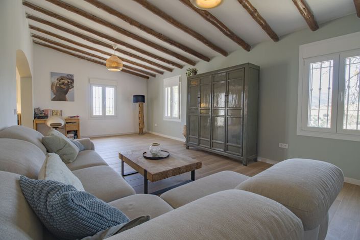 Image No.19-5 Bed Property for sale