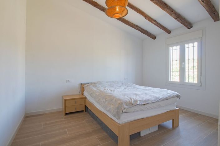 Image No.20-5 Bed Property for sale