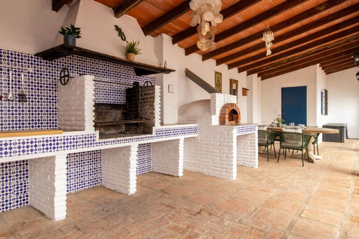 Image No.3-5 Bed Property for sale