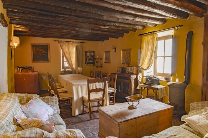 Image No.11-14 Bed Property for sale