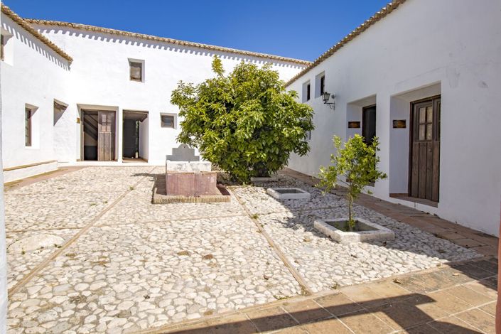 Image No.20-14 Bed Property for sale