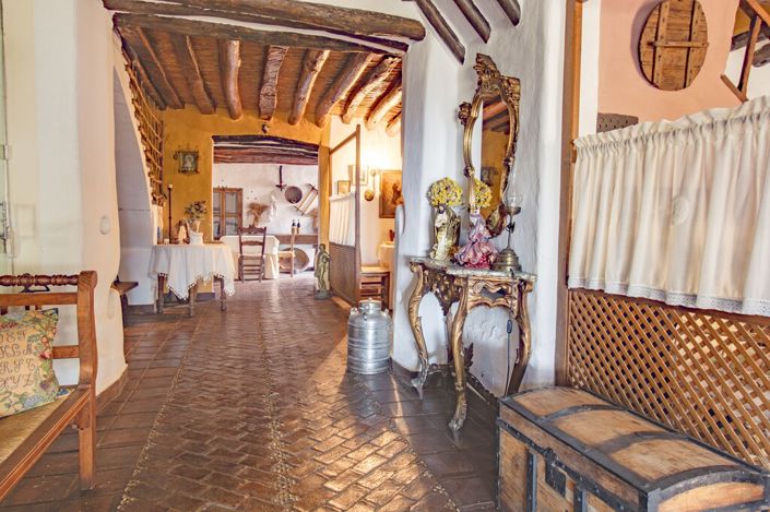 Image No.8-14 Bed Property for sale