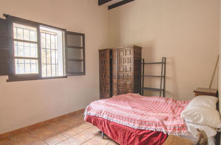 Image No.14-3 Bed Property for sale