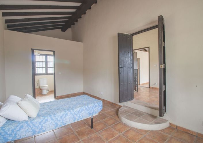 Image No.18-3 Bed Property for sale