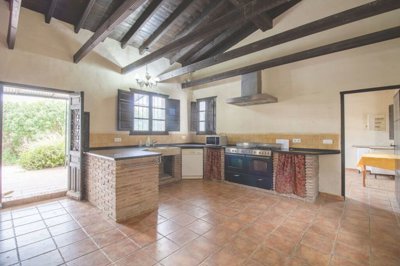 RG2535CH-Kitchen1