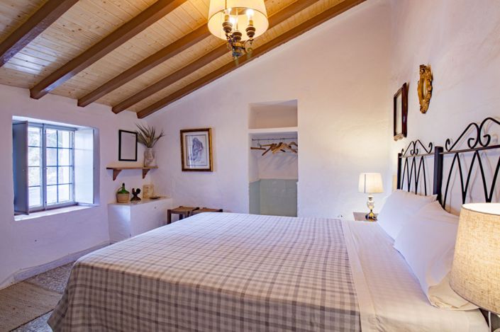 Image No.14-5 Bed Property for sale