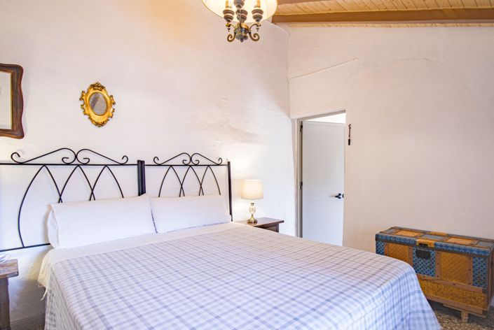 Image No.15-5 Bed Property for sale