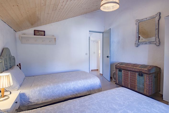 Image No.19-5 Bed Property for sale