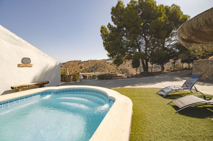 Image No.2-5 Bed Property for sale