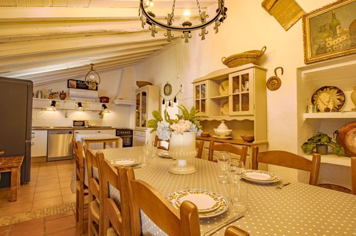 Image No.5-5 Bed Property for sale