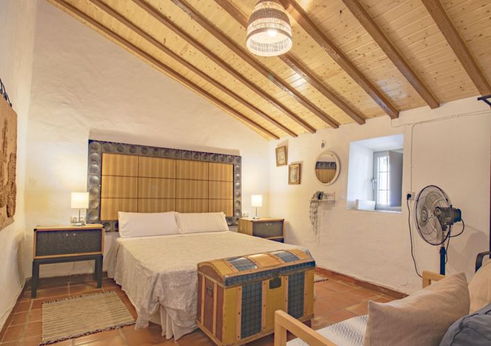 Image No.7-5 Bed Property for sale