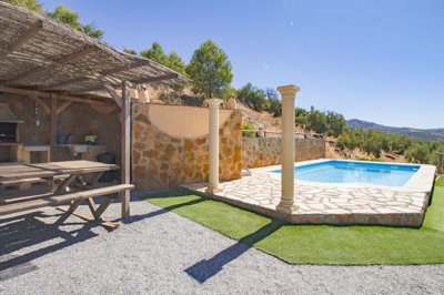 Jaen-Holidaycomplex-Pool-View-Olive-Andalucia-3.jpg